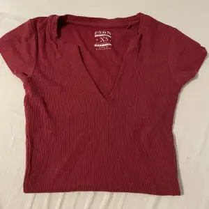 Röd t-shirt i stl xs