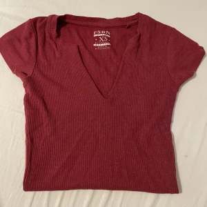 T-shirt - Röd t-shirt i stl xs