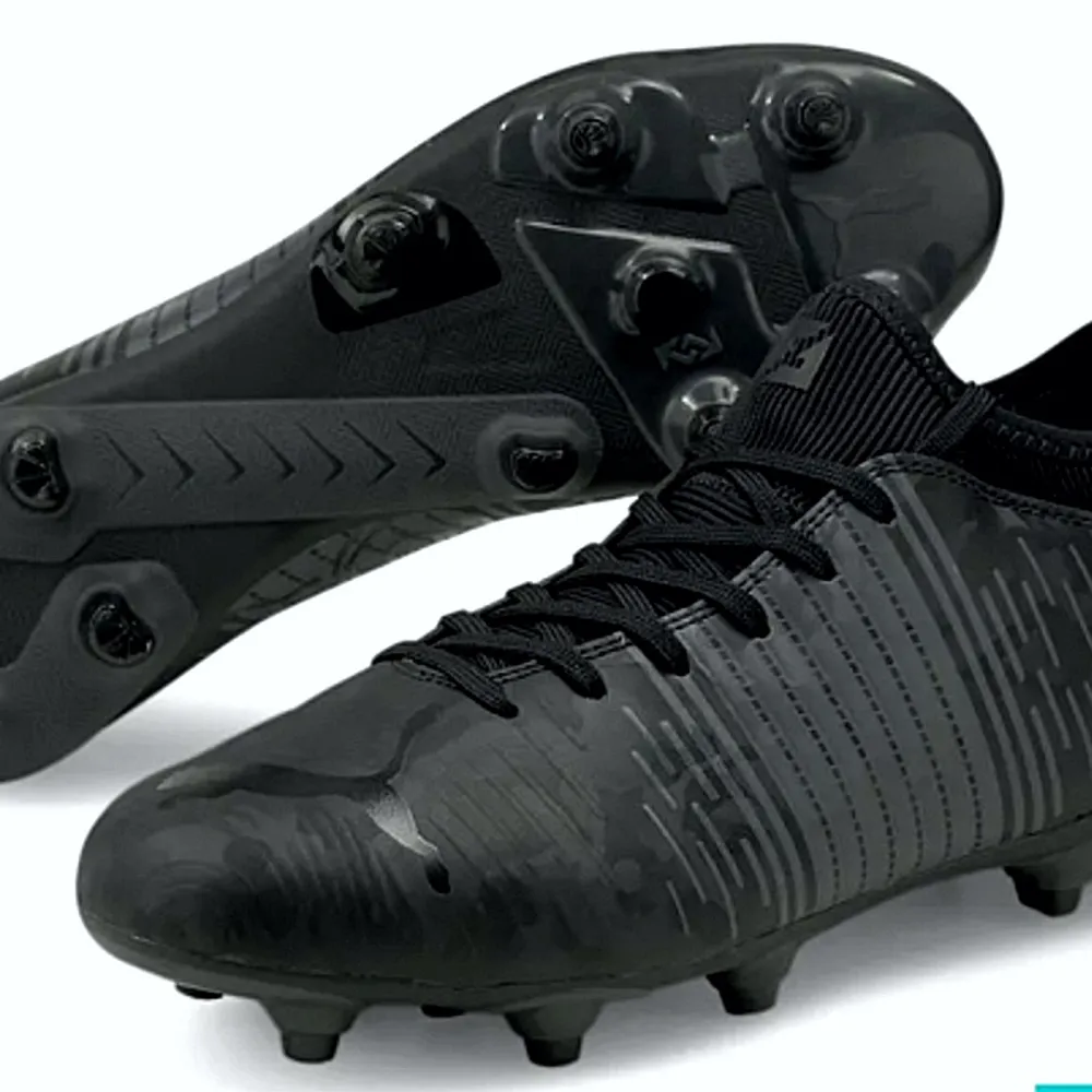 Like new football boots. The real price is 3135 Sek. We can talk about the price. . Skor.