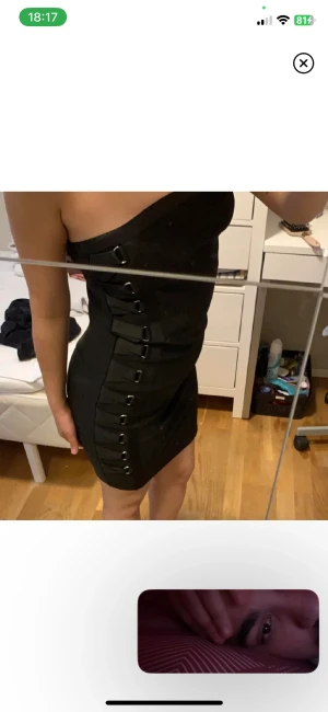 Svart klänning - Köptes i usa, sjukt bekväm. Men för stor. 