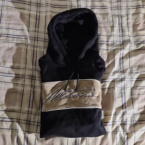 MÉTISSIER PARIS hoodie svart/beige - Använd två gånger och i mycket fint skick!