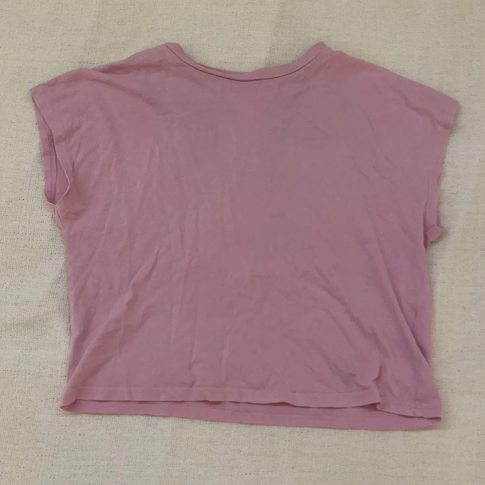 En jätte fin rosa t-shirt från H&H 🌸. T-shirts.