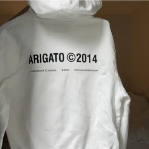 Arigato hoodie - Säljer min fina argiato hoodie då jag tröttnat på den💞 stl M sitter som S (Första bilden lånad från förra ägaren)
