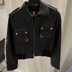 Bomberjacka - Så snygg bomberjacka i äkta skinn❤️