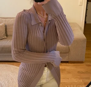 Ribbad tröja  - 🩷