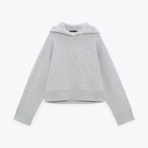 Zara huddie - Säljer min jättefina zara huddie då den inte kommer till användning längre❤️ Skriv för fler bilder! Huddie är använd få gånger❤️