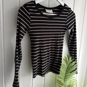 Tröja - Långärmad randig tröja 