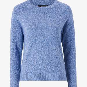 En blå ganska tunn stickad tröja ifrån vero moda💙sparsamt använd säljer då den inte kommer till användning längre, (nypris 249kr)