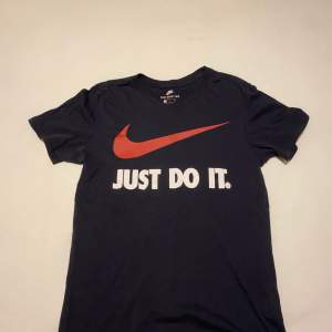 Nike t-shirt I bra skick säljer då jag aldrig använder den längre. 