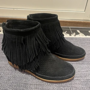 Kilklackar - Säljer dessa kilklackar från Pavement!❣️❣️❣️sparsamt använda