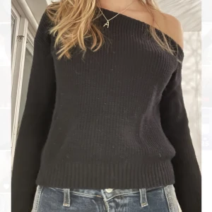 Tröja - Säljer denna fina offshoulder tröja