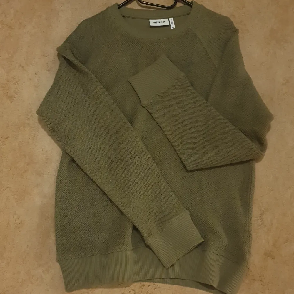 Helt ny tröja 100% bomull.  Olivgrön. Weekday / H&M  . Tröjor & Koftor.