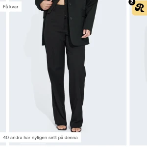 Jackie kostymbyxor  - Bikboks kostymbyxor i modellen Jackie. Stl 36, endast använda fåtal gånger. Skriv privat för mer bilder