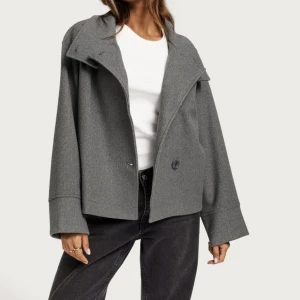 Filtkappa  - Oanvänd, säljer då jag inte hunnit skicka tillbaka. Storlek L men passar mig som är S om man vill att den ska sitta lite oversized. Lapparna kvar 