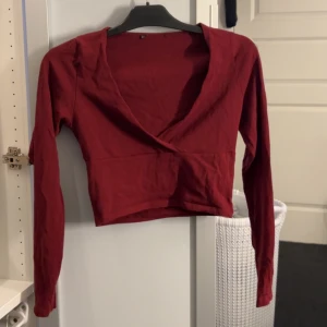 Tröja - Säljer denna fina tröja från new yorker i strl M. Använt 1 gång och är i bra skick💓 !! Tryck INTE På Köp nu skriv privat till mig om du vill köpa!!