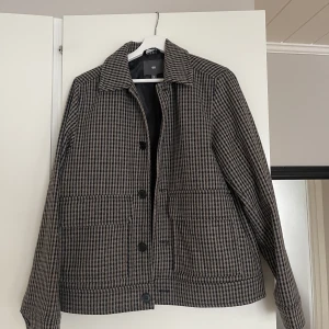 Rutig jacka - Rutig jacka från h&m, testad på men aldrig använd