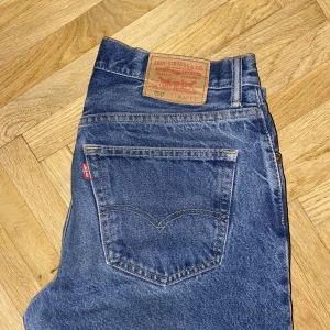 Levi’s 550s - Mina perfekta oversized Levi’s 550, jag bär de som baggy low waist men går också att bära mer som momjeans beroende på din strl