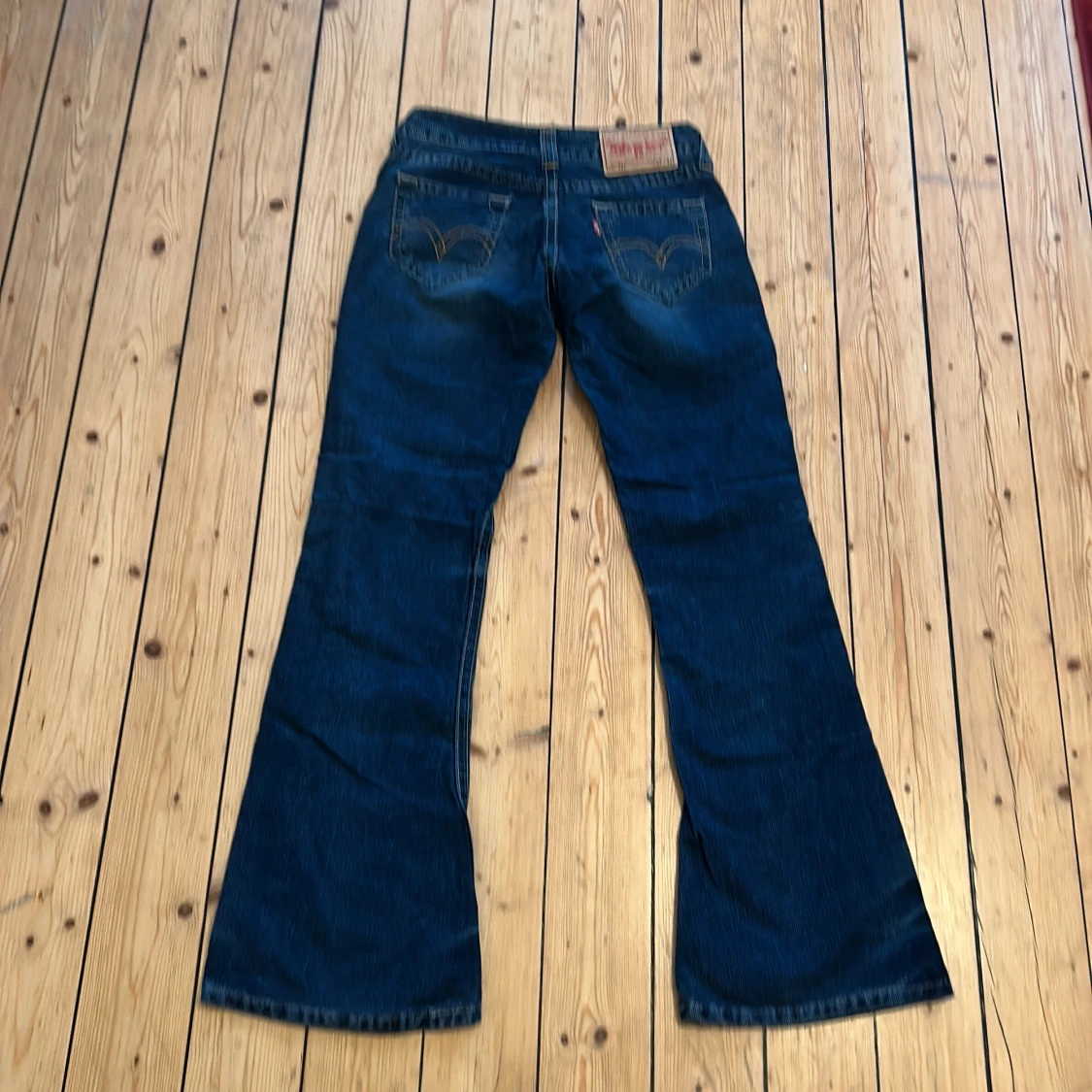 Levis jeans i Manchester, utsvängd modell.  - 90