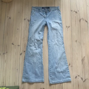 Bootcut vintage jeans - Ljustvätt, storlek M 