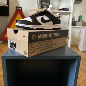 Nike Dunk Panda Low NN Womens - Nike Dunk Panda Low NN Womens helt nya Storlek 37,5 1200kr tar emot bud