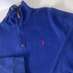 Fleece, royal blue, 8/10 condition. Normal fit. Size Large