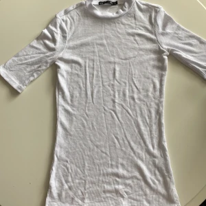 Ribstickad tröja  - Vit Ribstickad tröja, använd några gånger, har själv aldrig använt den men är bengangnad sen tidigare.