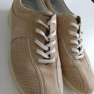 Ecco skinnskor  - Ecco skinnskor storlek 42 fint skick 