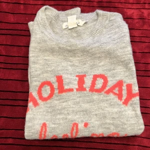 Stickad dam tröja - En Mysig stickad dam tröja.  Ej använts.  