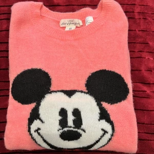 Mickey mouse tröja säljes - Fin och mysig Mussepigg tröja säljs.  Ej använts.  