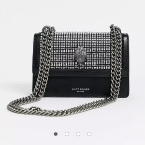 Byta!! - Har denna väska från Kurt Geiger london, aldrig använd, helt nytt skick. Nån som vill byta mot en annan väska från samma märke?❤️❤️