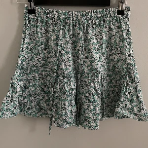 Zara kjol - Säljer denna supersöta zarakjol!❤️