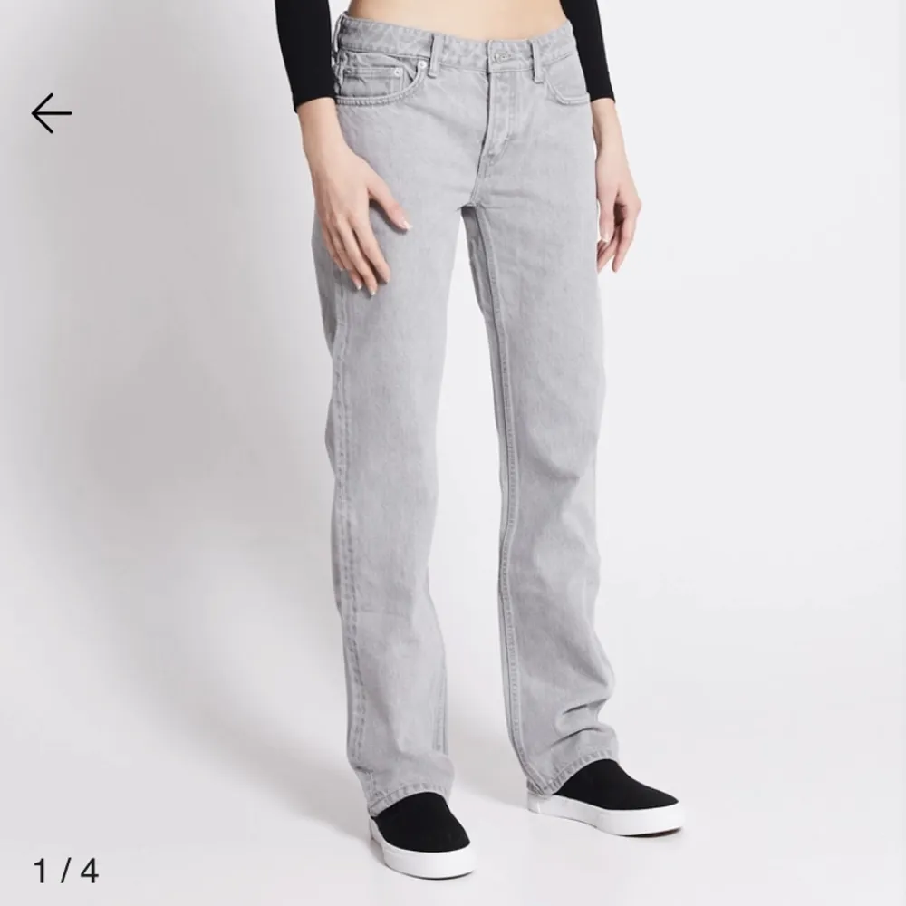 Säljer ett par helt nya jeans från Lager 157 pågrund av att jag beställde två par och hann inte skicka tillbaka. Storlek xxs.. Jeans & Byxor.
