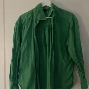 Grön skjorta