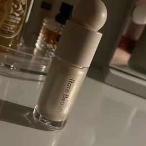 Rare beauty Highlighter  - Kommer inte till användning. Använt den lite. Pris kan diskuteras 💕