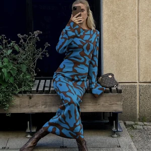 Klänning  - Stickad maxiklänning med vida ärmar från NA-KD Trend <3 superfin passform och inte använd en enda gång🫶(storlek xs men passar s bra!)