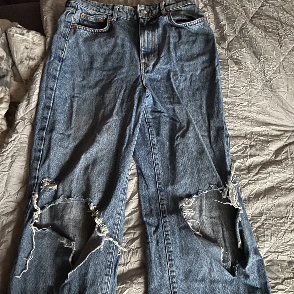 Ett par fina jeans köpta för 600 kr använda 2 gånger säljs för 250 frakt ingår . Jeans & Byxor.