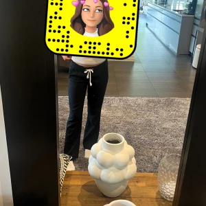 Roxy linnebyxor  - Säljer blåa Roxy linnebyxor. För små för mig därför säljer jag. Jag hade också kunnat byta mot ett par likadana i S. Om ni ska köpa står ni för frakt.  