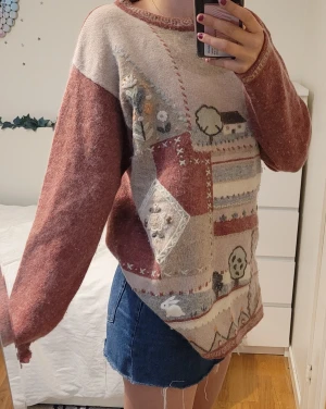 Stickad tröja - Jättefin unik stickad tröja från Angela Baraldi. Står tyvärr ingen storlek men passar xs/L beroende på hur man vill att den ska sitta. Jag har storlek S. Bra skick