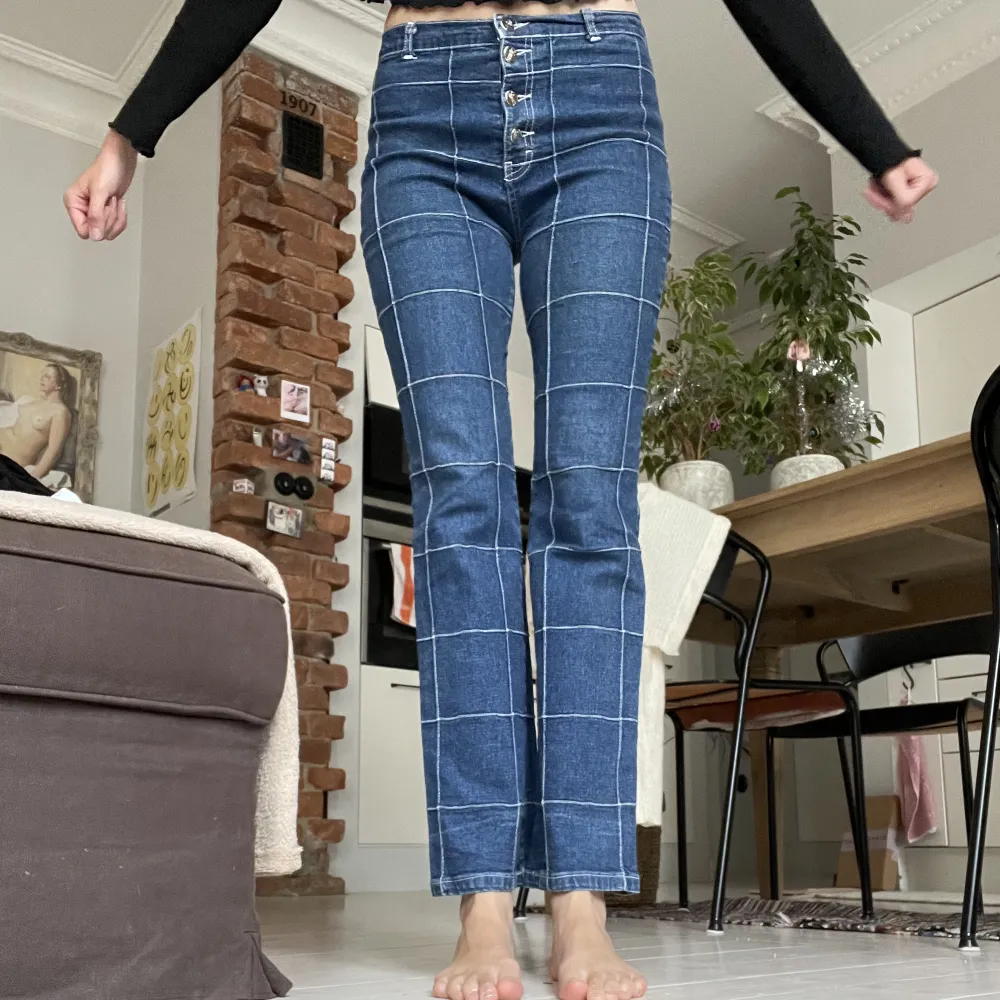 Superfina byxor i strechigt jeans material, köpte på humana! . Jeans & Byxor.