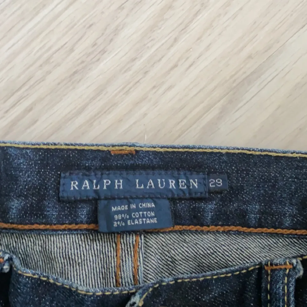Säljer mina snygga Ralph lauren jeans! De är knappt använda och i väldigt bra skick. Går knappt att få tag på längre och är i modellen Thompson 650! . Jeans & Byxor.