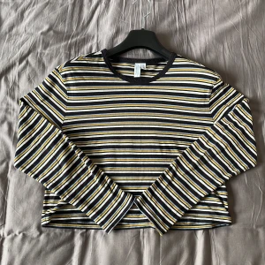 Långarmad tröja - Denna tröja är i fint skick🧚‍♀️