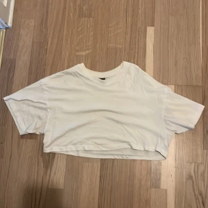 Magtröja  - Säljer nu denna magtröja för den legat i garderoben ett tag.