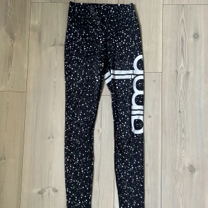 AMIN TIGHTS! - Super sköna amin tights! Jättebra skick! Så sköna att träna i och bara ha till vardags! 