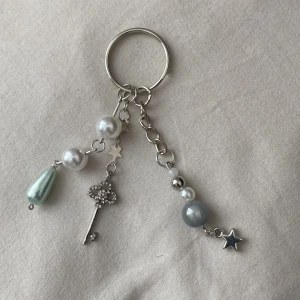 Nyckelring  - Den är handgjord. Skriv för frågor 