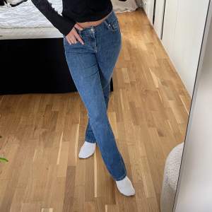 Midwaist jeans från zara, aldrig använda. Köparen står för frakten 🥰
