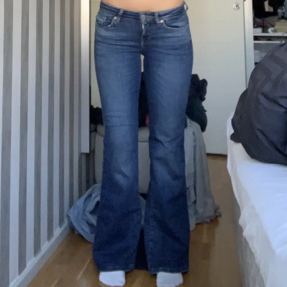 Skitsnygga jeans från Only, köpta från Zalando🌟Jeansen har inga större defekter!!. Jeans & Byxor.