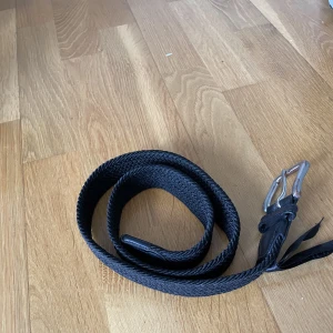 Skärp - Skärp från Jack&Jones som är väl använt men i bra skick. I storlek 80. 