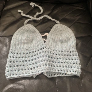 Blå virkad topp - Gråblå virkad topp som jag själv virkat.