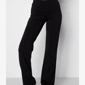 Tygbyxor - Säljer då de ej kmr till användning💞 Stl 32/34, för korta för mig o ja e 165, nypris 229, prislapp finns kvar, köparen står för frakten 