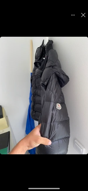 Moncler jacka herr  - #moncler  Säljer min vintage moncler använd 1 vinter/höst  Storlek L skicka iväg ett meddelande så kan vi snacka om ett gött pris vi båda gillar 